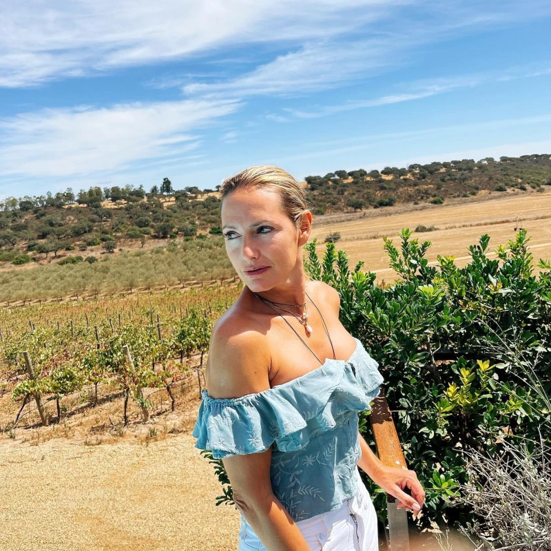 Atriz Fernanda Serrano de F&eacute;rias no Alentejo diz: "O Para&iacute;so existe&hellip; aqui"!